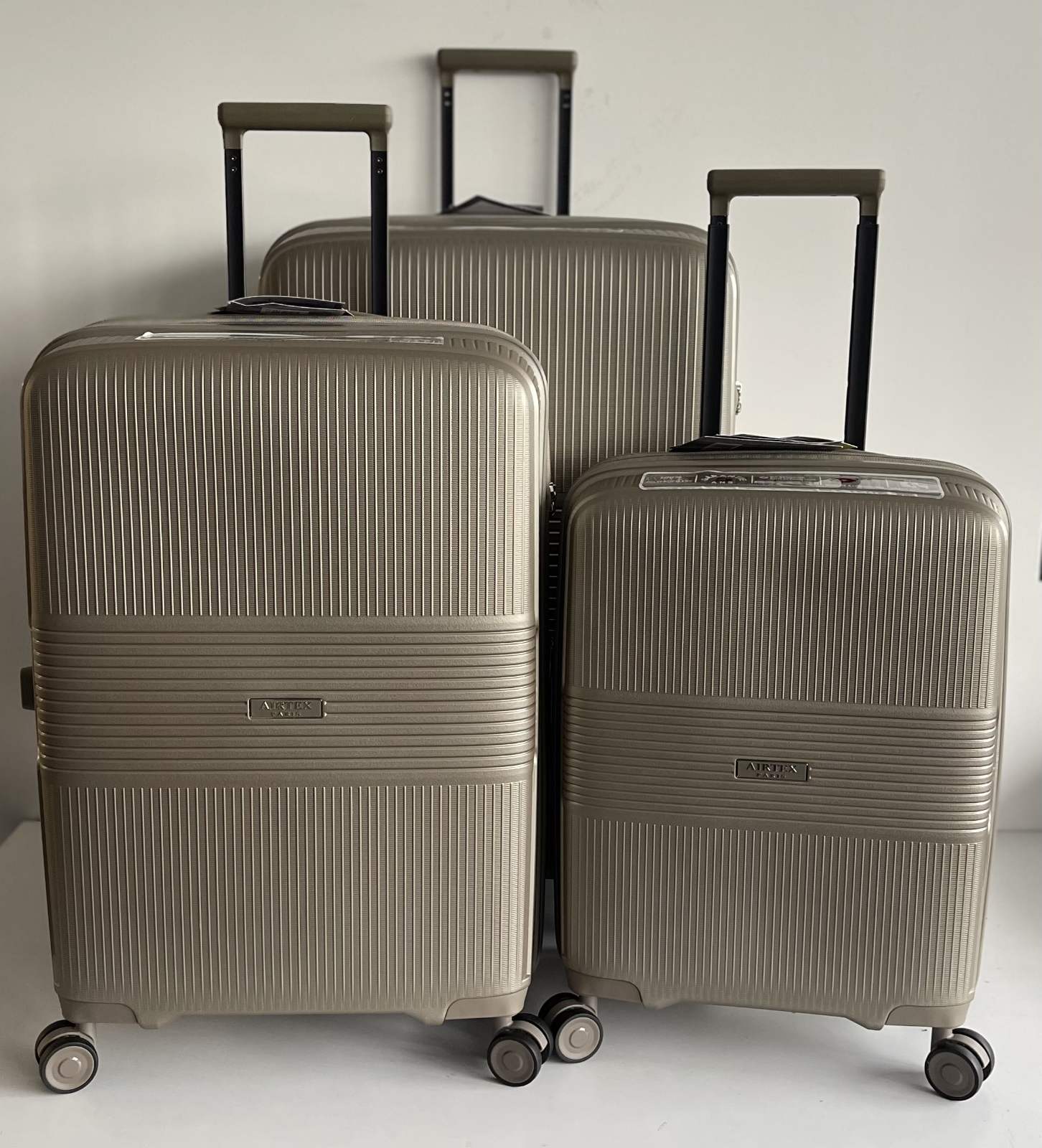 Комплект валіз Airtex 251 з розширенням з поліпропілену шампань