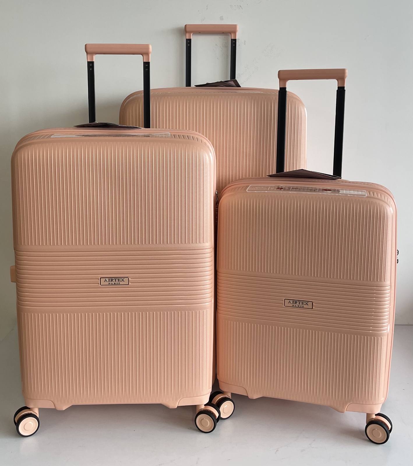 Комплект валіз Airtex 251 з розширенням з поліпропілену пудра